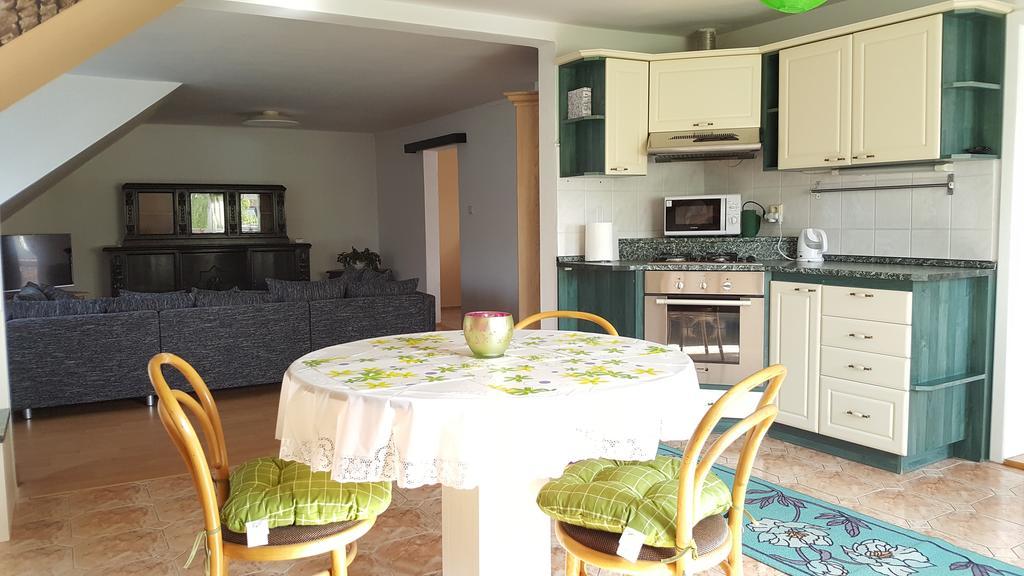 Restaurace U Marty Hotel Dubí Екстериор снимка