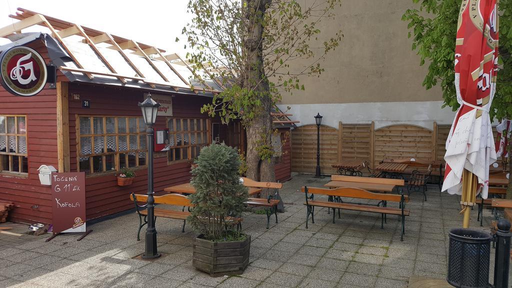 Restaurace U Marty Hotel Dubí Екстериор снимка