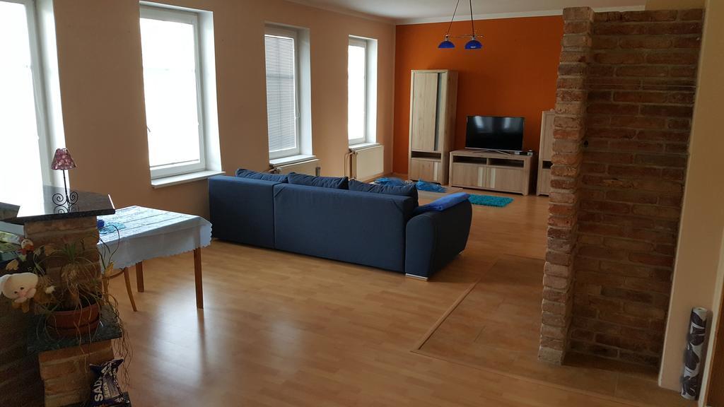 Restaurace U Marty Hotel Dubí Екстериор снимка