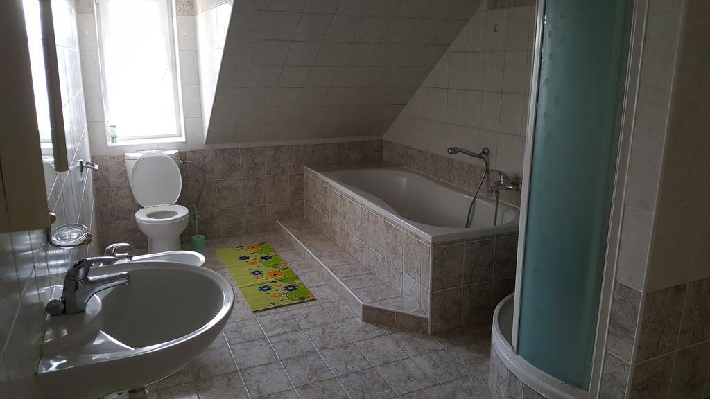 Restaurace U Marty Hotel Dubí Екстериор снимка