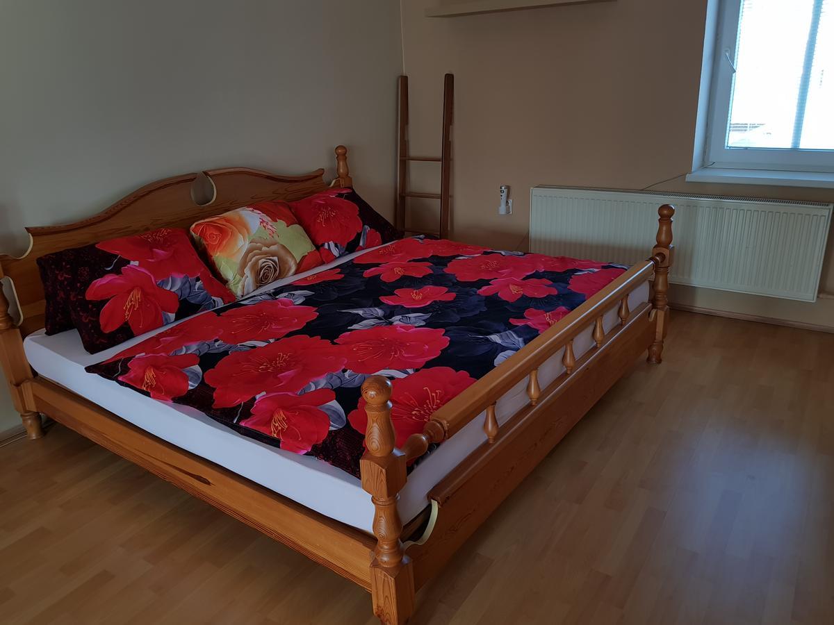 Restaurace U Marty Hotel Dubí Екстериор снимка